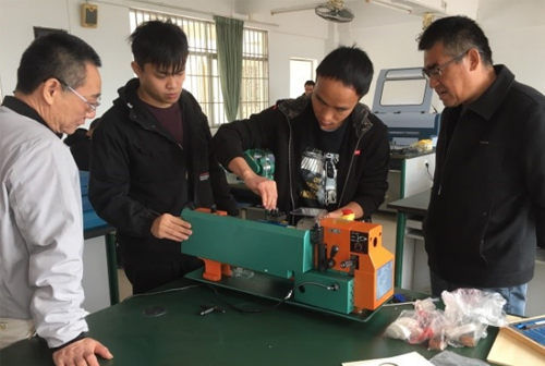 Laser engraving machine has become a good helper for campus makers